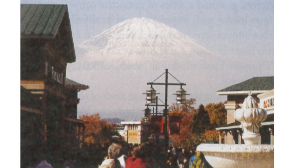 With massive Mount Fuji as a backdrop, our Elfette finds an American-style mall