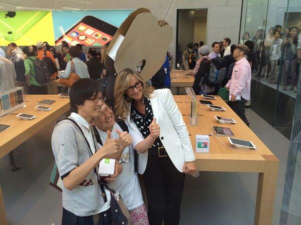 Angela Ahrendts poses at the opening in Omotesando (Image: twitter user @idanbo)