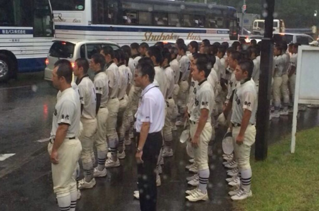 Another Act of Positive Sportsmanship by Japanese High School Baseball Players