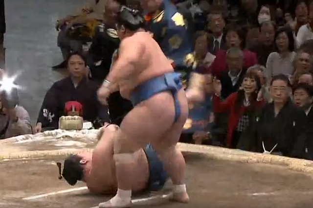 Kotoshogiku Is the First Japanese Sumo Wrestler to Win Emperor’s Cup in a Decade