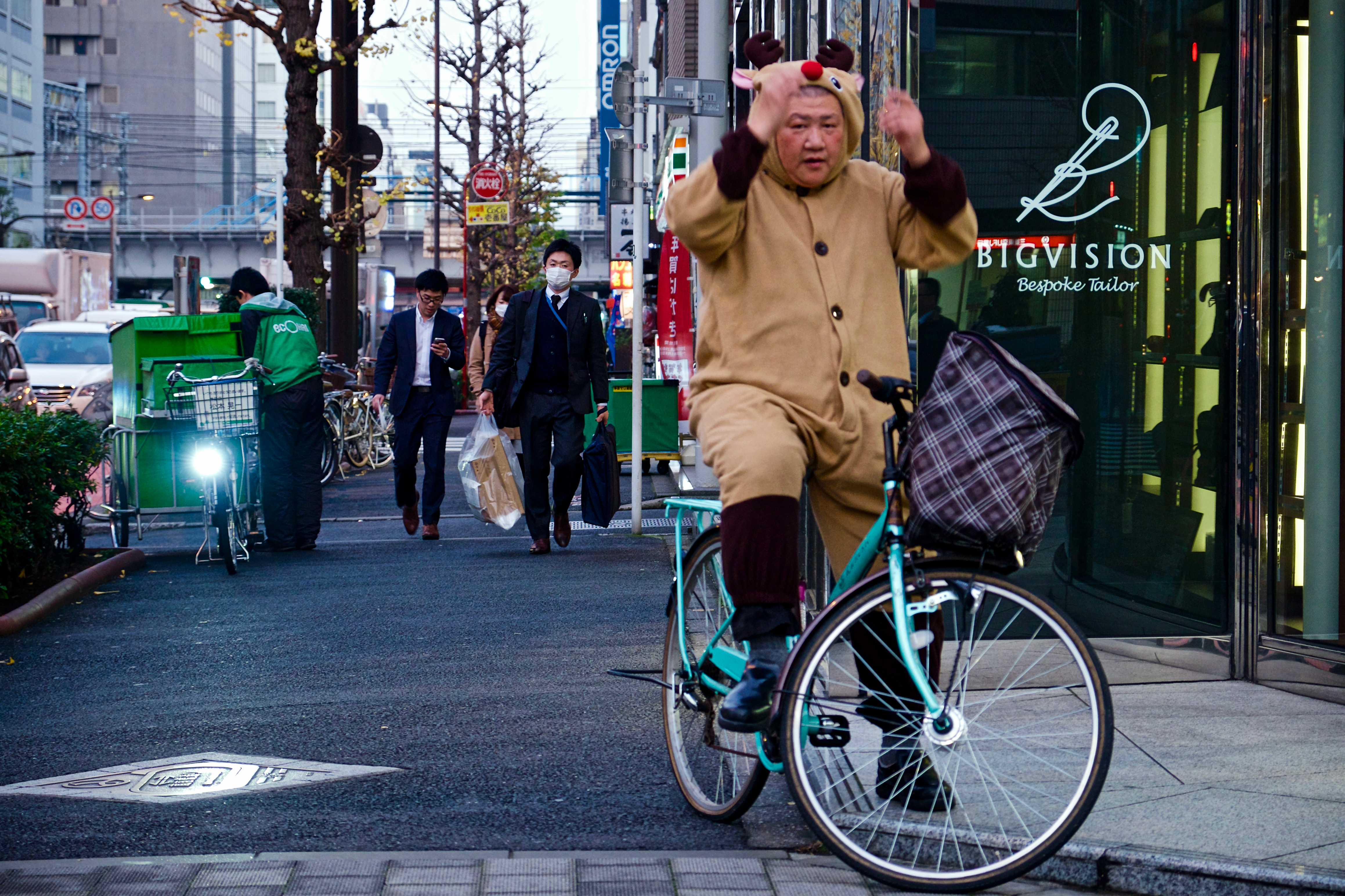 Tokyo-Cycling-Reindeer-By-Luca-Eandi