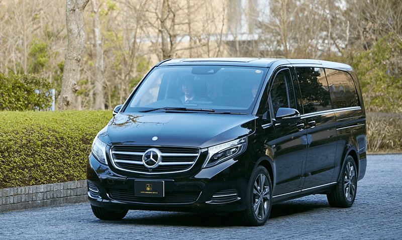 Newly Launched Firm Offers Limousine Service for Wealthy Tourists in Tokyo