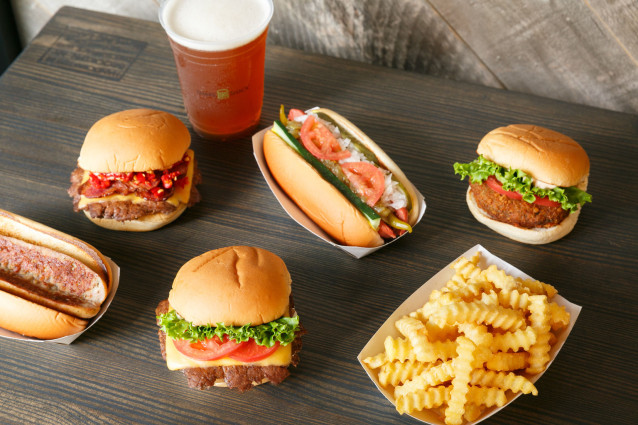 shake-burgers-shake-shack-hot-dog-shake-shack-review-by-mandy-lynn-tokyo-weekender