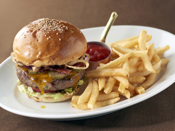 the-oak-door-burger-the-oak-door-grand-hyatt-tokyo-roppongi-review-by-mandy-lynn-tokyo-weekender