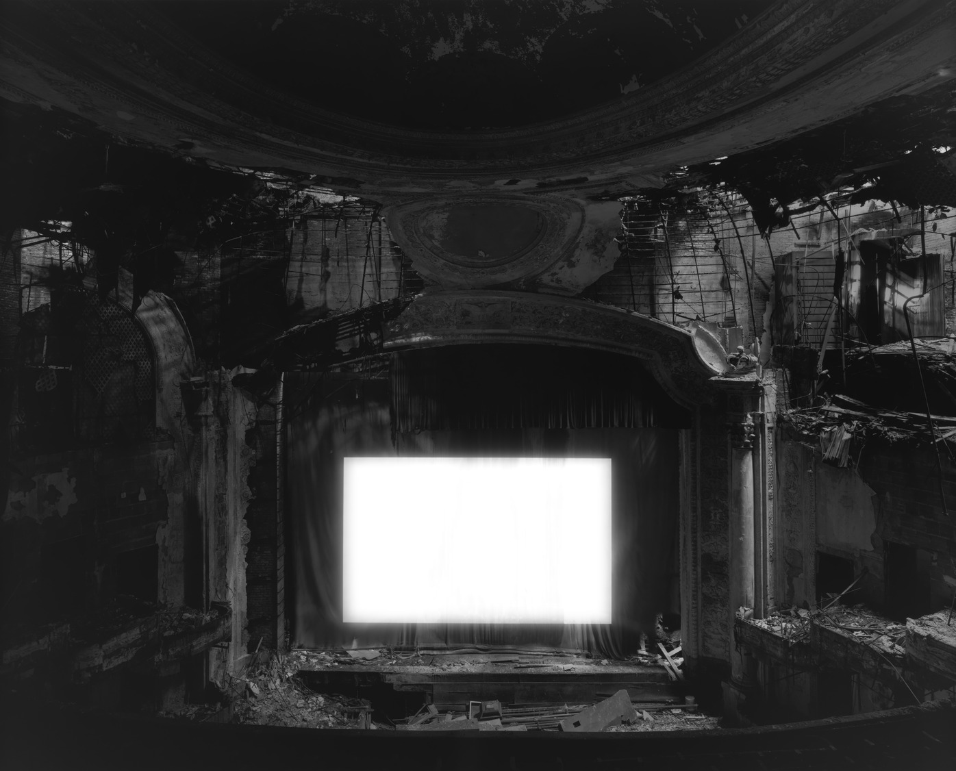 Hiroshi Sugimoto (Franklin Park Theater, Boston) [Rashomon, 1950, directed by Akira Kurosawa] 2015 Gelatin silver print ©Hiroshi Sugimoto/Courtesy of Gallery Koyanagi
