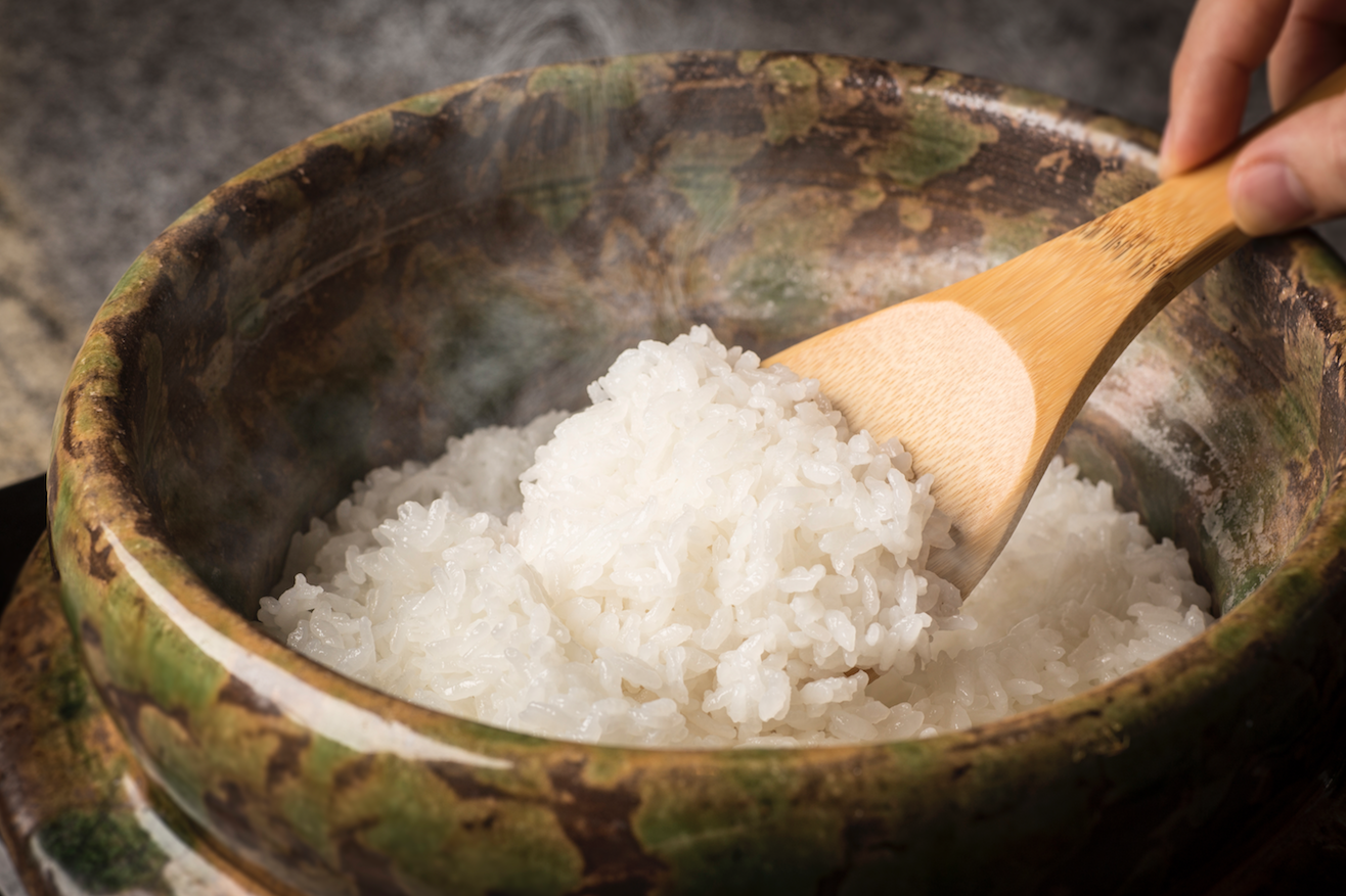 Shunbou-mai served in a traditional kama (clay pot)