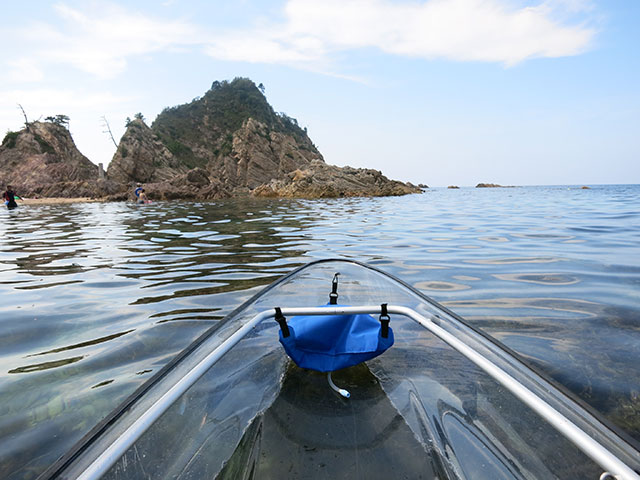Explore the Tottori Coast in a Transparent Canoe