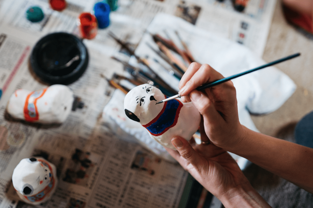 Painting a hariko doll