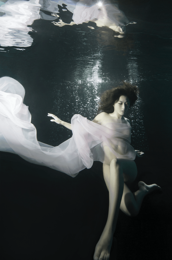 Tokyo Weekender Aquarosa underwater portrait