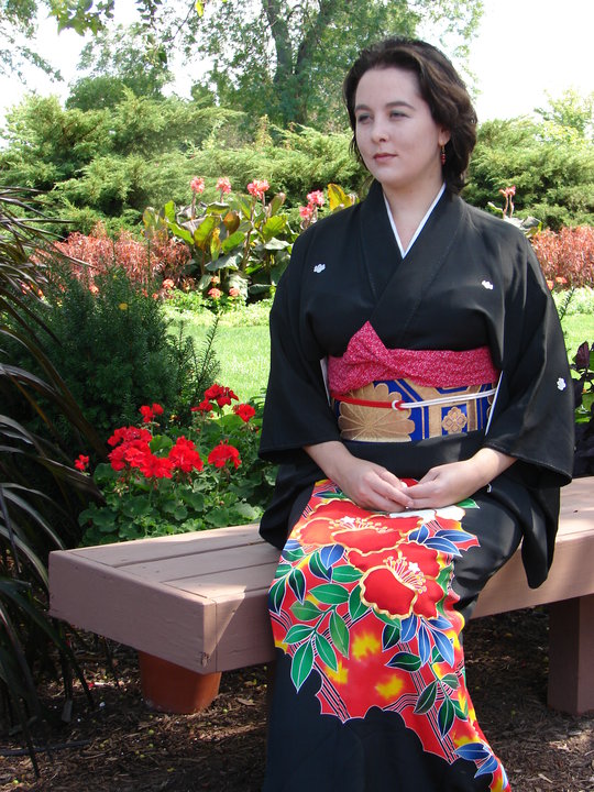Foreign woman wears kimono in garden