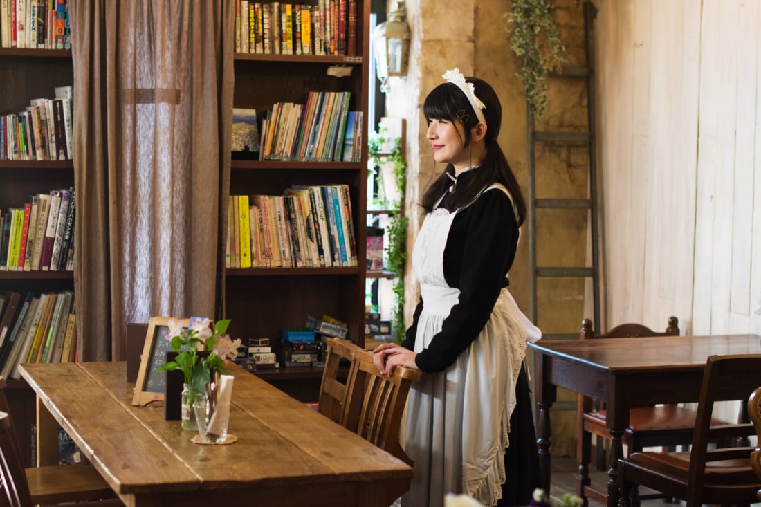 Waitress at maid cafe Schatzkiste in Akihabara