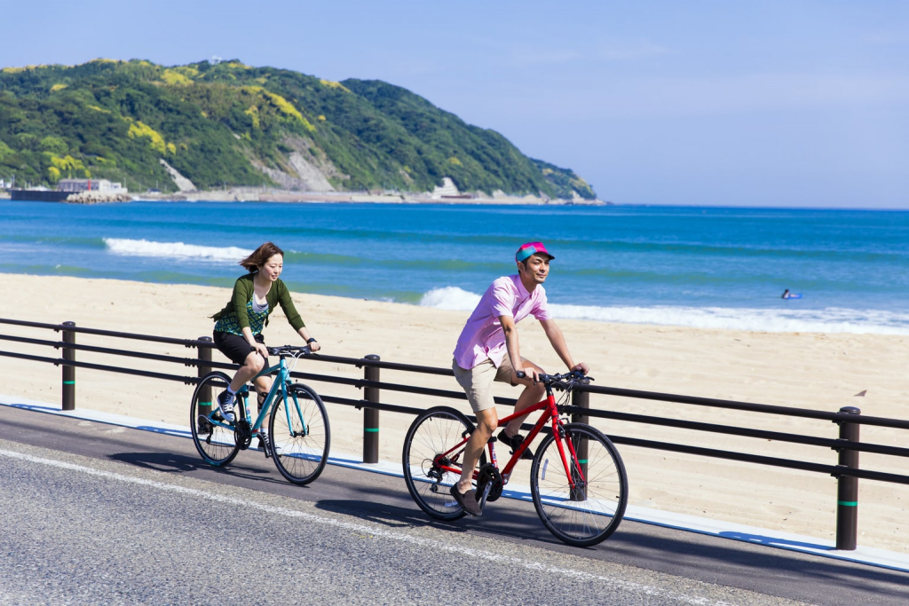 Take a bicycle ride around Shikashima island at Fukuoka