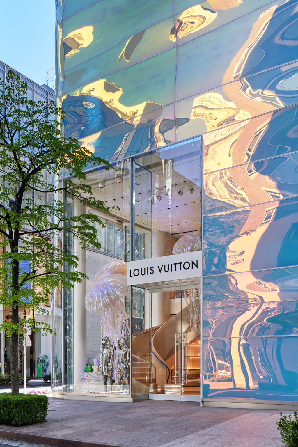 Louis Vuitton Spring 2021 in Tokyo - New Facade and a Special