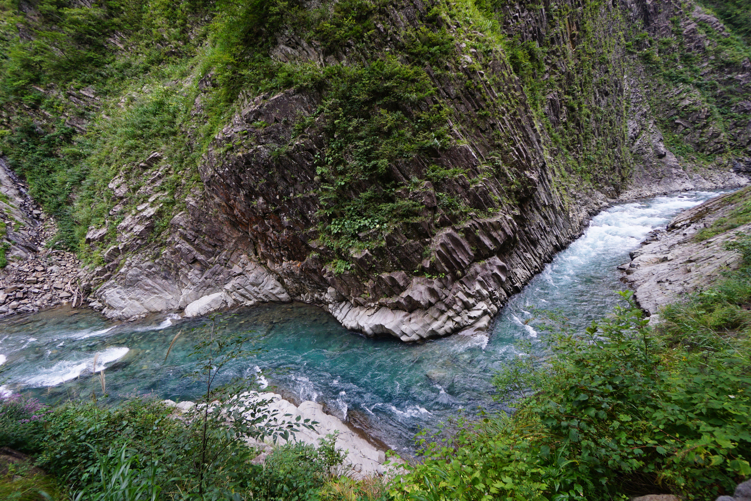 Niigata Kiyotsu Gorge road trip to the Tunnel of Light