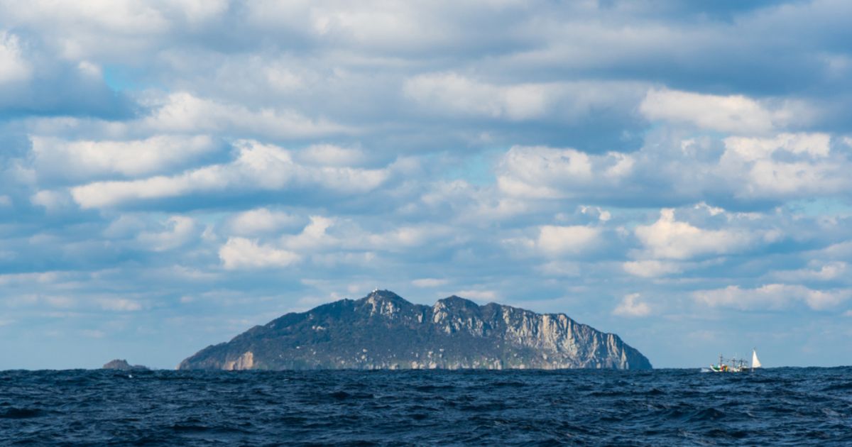 玄界灘に浮かぶ神宿る島・沖ノ島