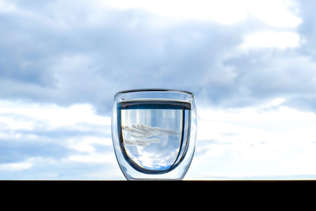 aki inomata sky in. a glass of water
