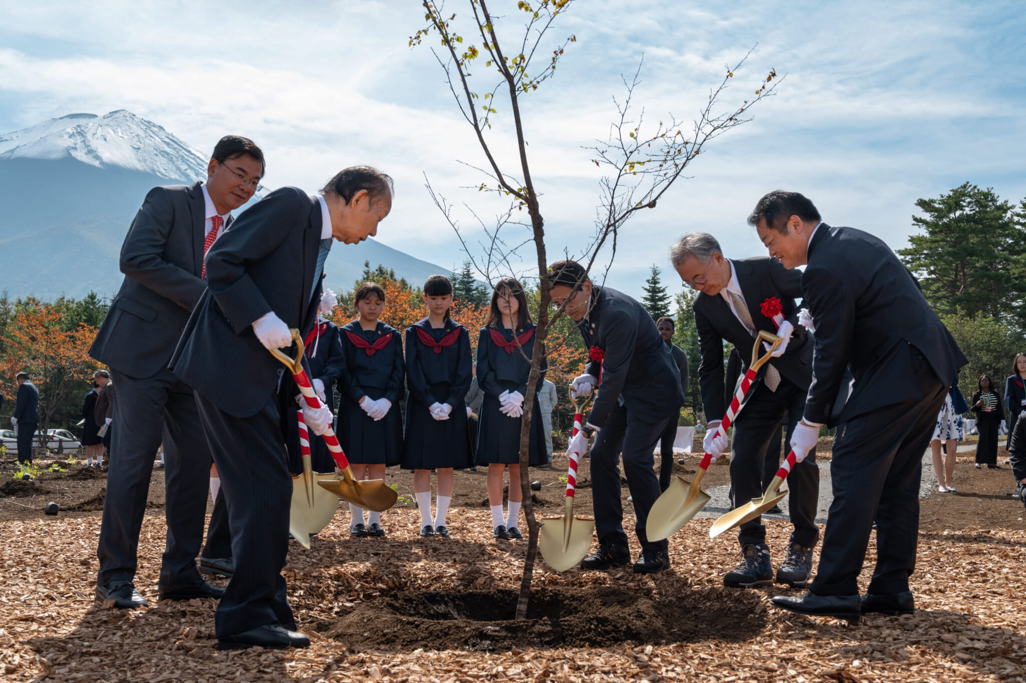 World Forest Yamanashi planting trees and hope