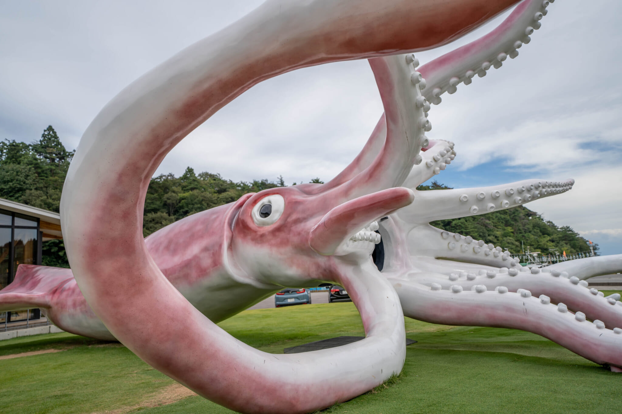 A giant squid statue in Japan.