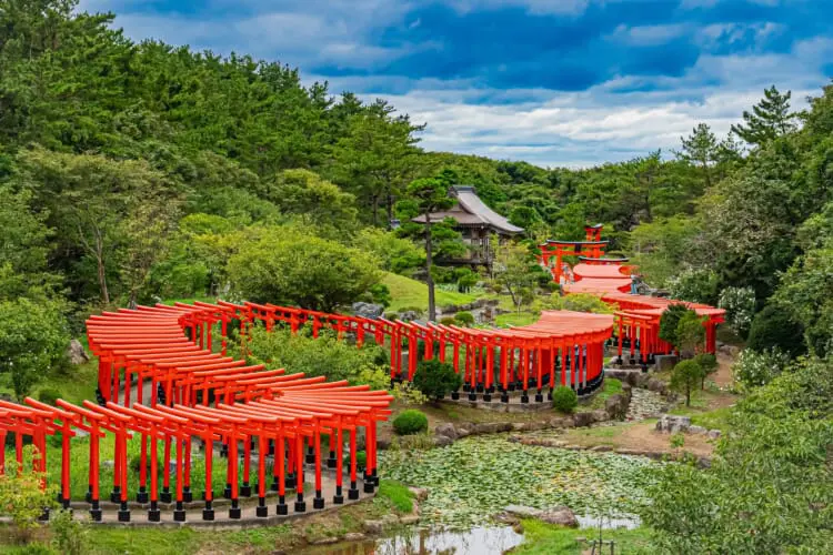no.021 レッドメノウとミルクアクアマリンのFjord 一点物 Less-Crowded Shrines To See Red Torii Gates (That Aren't Fushimi