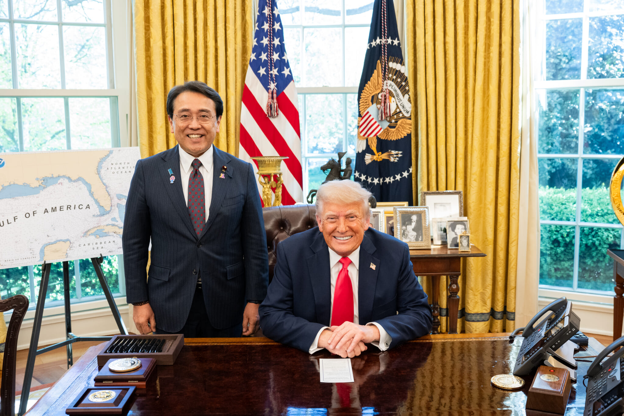 Ryosei_Akazawa_and_Donald_Trump_20250416_1