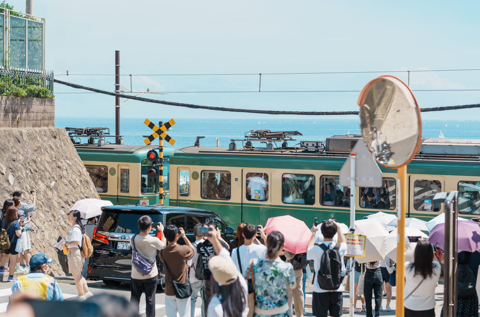 kamakura overtourism slam dunk train