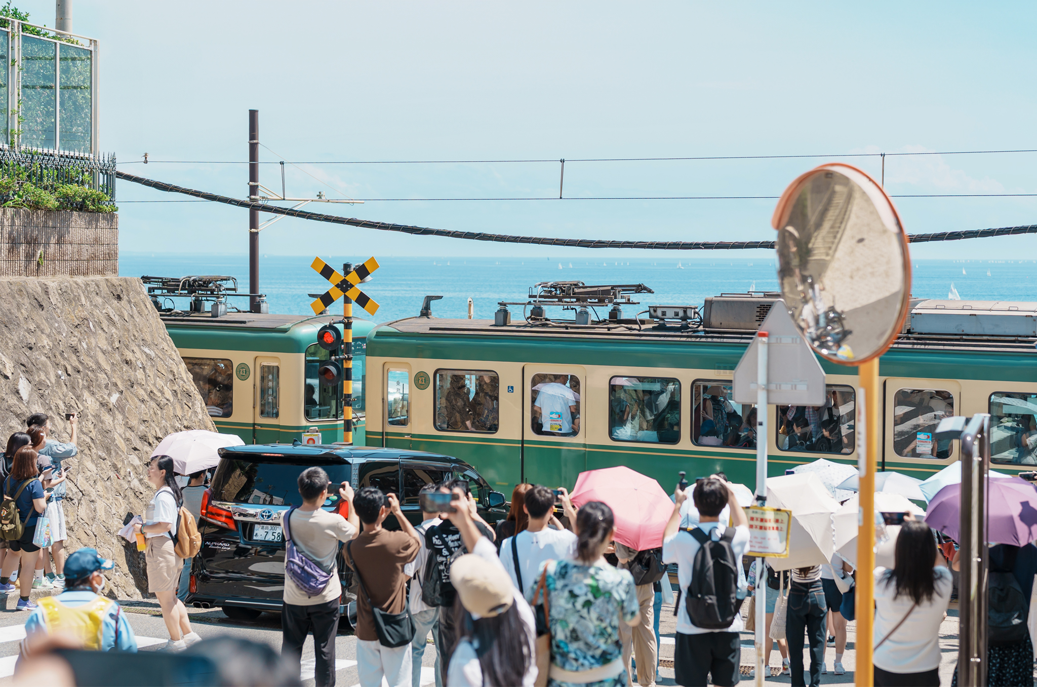 kamakura overtourism slam dunk train