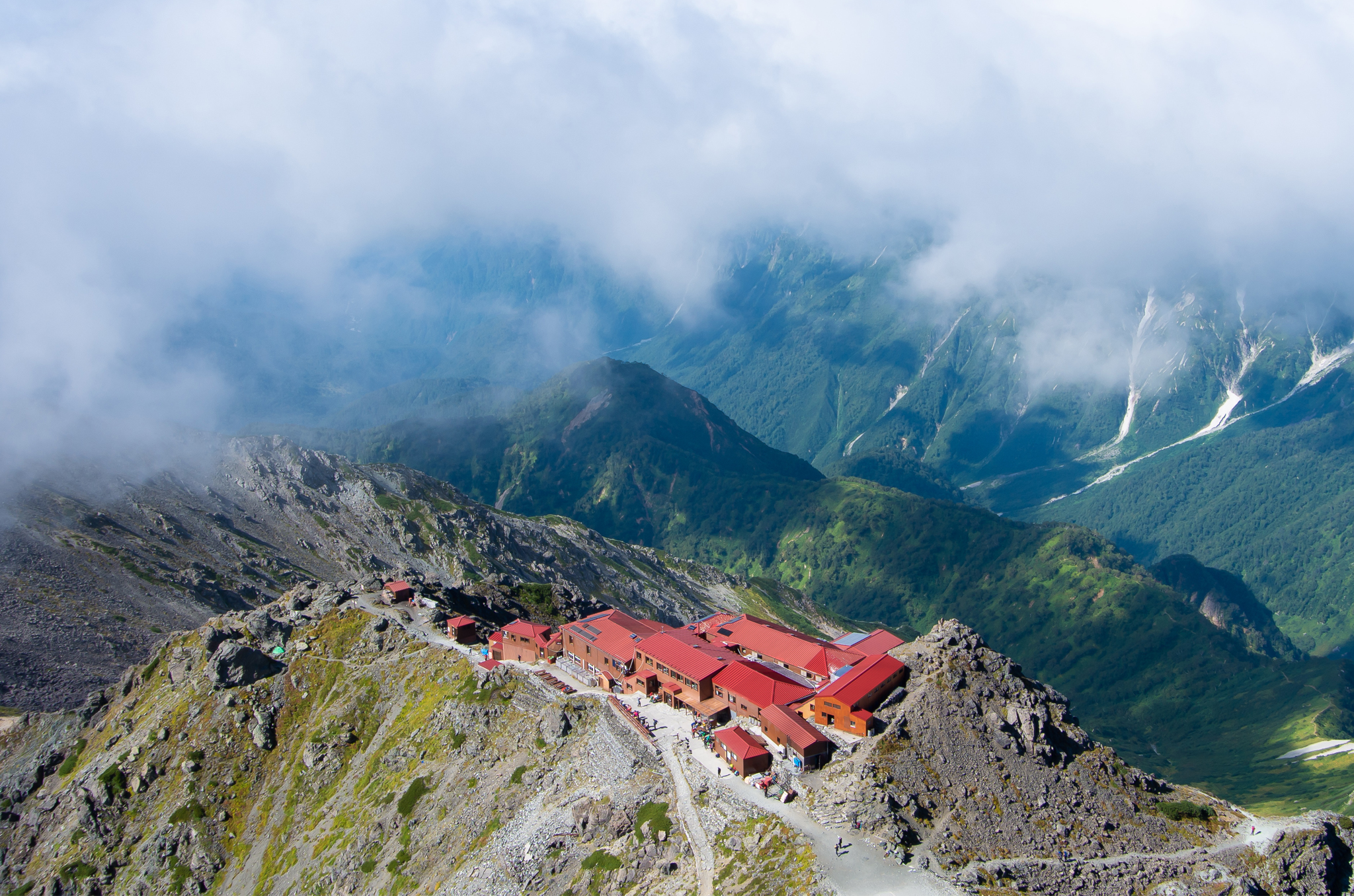 Where Hikers Sleep at 3,000 Meters: Japan’s Mountain Huts