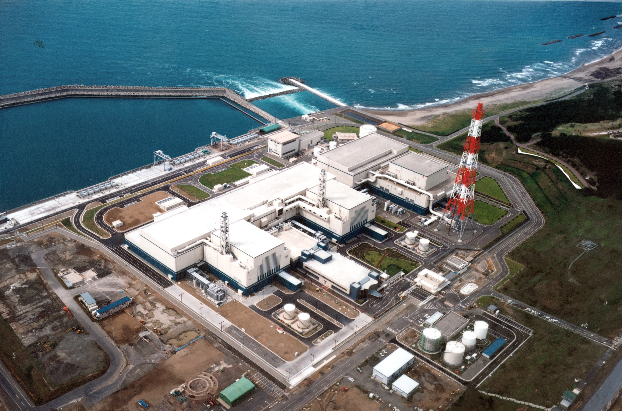 World’s Largest Nuclear Power Plant Pauses Restart After Alarm Sounds | News Roundup