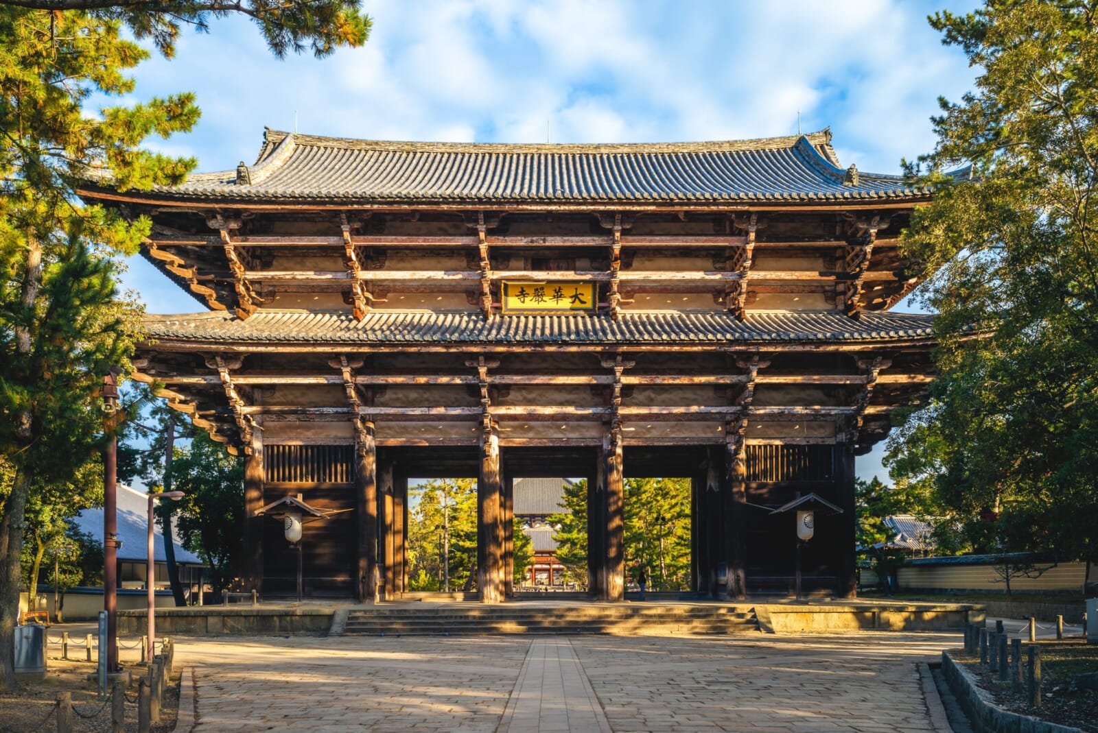 nandaimon gate, todaiji temple nara prefecture