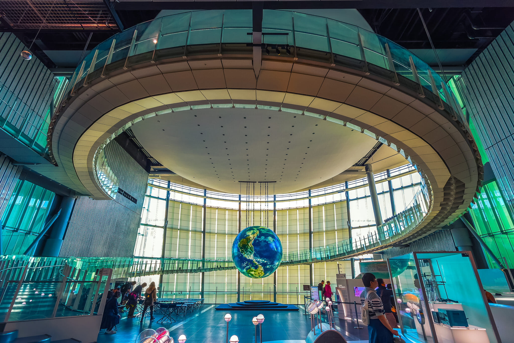 Where To Find Frutiger Aero in Japan: 6 Aesthetic Places To Visit